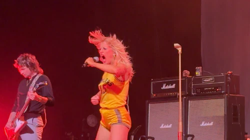 /../assets/images/featured/gQ86bOKKR5A_Amyl-and-the-Sniffers-Its-Mine-Live.jpg