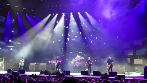 /../assets/images/featured/guqYP8Oj-o0_Foo-Fighters-The-Glass-Live.jpg