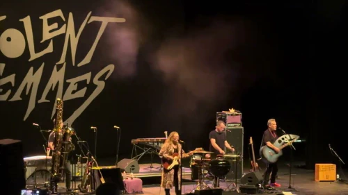 /../assets/images/featured/jR-V4BrSy3E_Violent-Femmes-Promise-Live.jpg