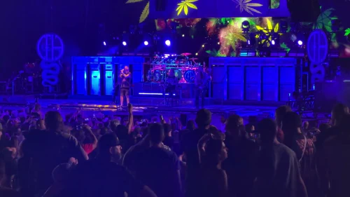 /../assets/images/featured/kRBjExrmra4_Pantera-Cemetery-Gates-and-Planet-Caravan-Black-Sabbath-cover-Live.jpg