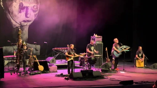 /../assets/images/featured/mwXlRK38X-4_Violent-Femmes-Jesus-Walking-on-the-Water-Live.jpg