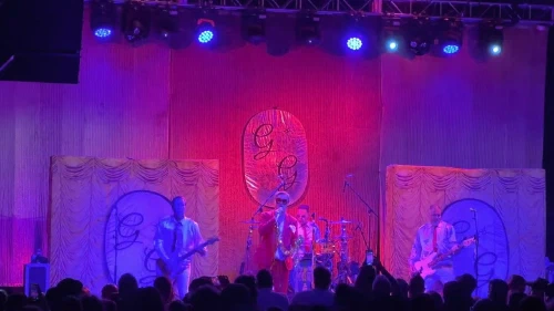/../assets/images/featured/oRrQnMKT9W0_Me-First-and-the-Gimme-Gimmes-End-of-the-Road-Boyz-II-Men-Live.jpg