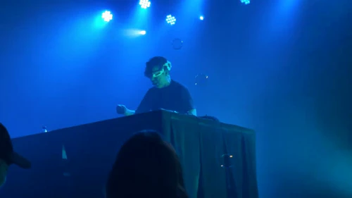 /../assets/images/featured/oz3bos_1nxA_The-Crytal-Method-mix-1-Live.jpg