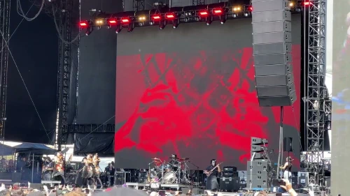 /../assets/images/featured/pFfdJ8tKaDI_BABYMETAL-Distortion-Live.jpg