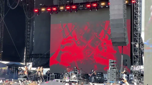 /../assets/images/featured/pFfdJ8tKaDI_BABYMETAL-Distortion-Live.jpg