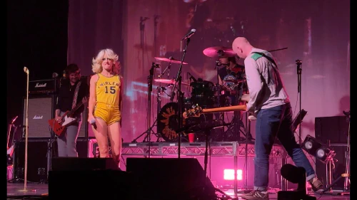 /../assets/images/featured/tMlsOCQt2-0_Amyl-and-the-Sniffers-Chewing-Gum-Live.jpg