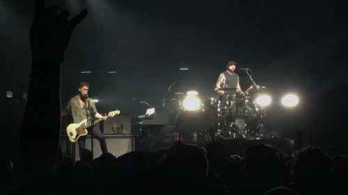 /../assets/images/featured/unFGVOdChAw_Royal-Blood-Out-of-the-Black-Live.jpg