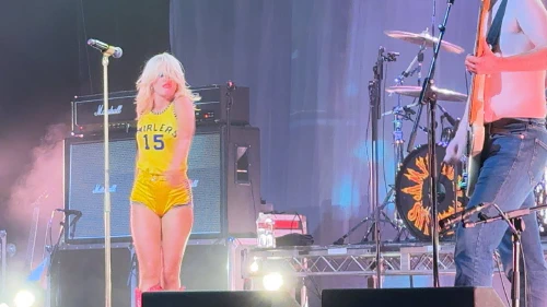 /../assets/images/featured/uq1W7zNobu0_Amyl-and-the-Sniffers-Dont-Need-A-C***-Like-You-To-Love-Me-Live.jpg