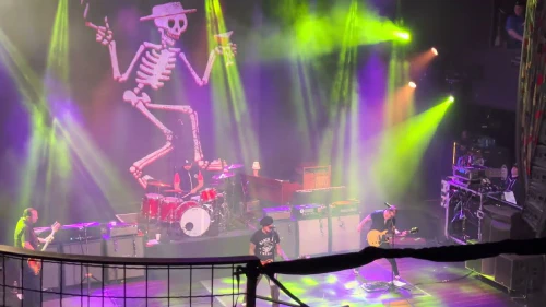 /../assets/images/featured/vLbvsTW8o9c_Social-Distortion-Mommys-Little-Monster-Live.jpg