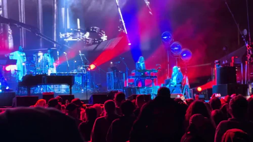 /../assets/images/featured/xJS4C0pVwtU_Nick-Cave-and-The-Bad-Seeds-Red-Right-Hand-2025-Live.jpg