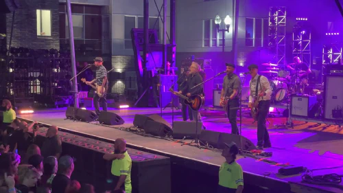 /../assets/images/featured/y-MNmev_-EI_FLogging-Molly-Tobaco-Island-Live.jpg